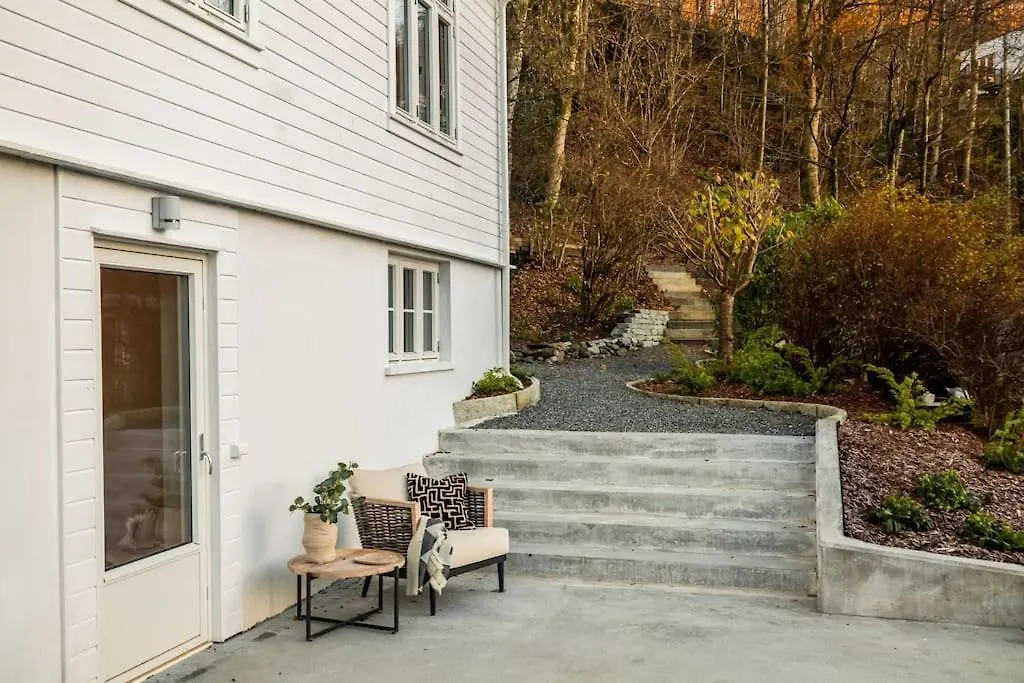 Villa Bergen. Historic Luxury Near The City Centre 베르겐