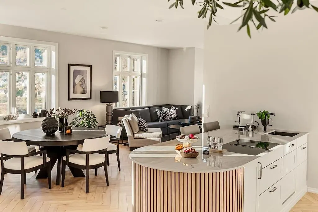Villa Bergen. Historic Luxury Near The City Centre  베르겐